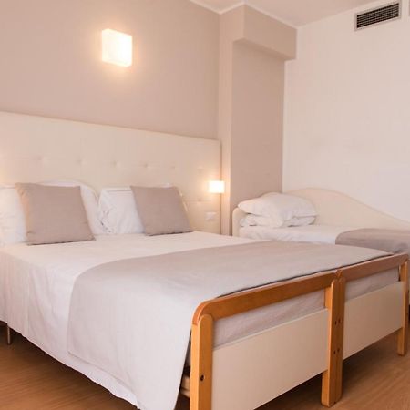 Hotel Ardea Риччоне Экстерьер фото