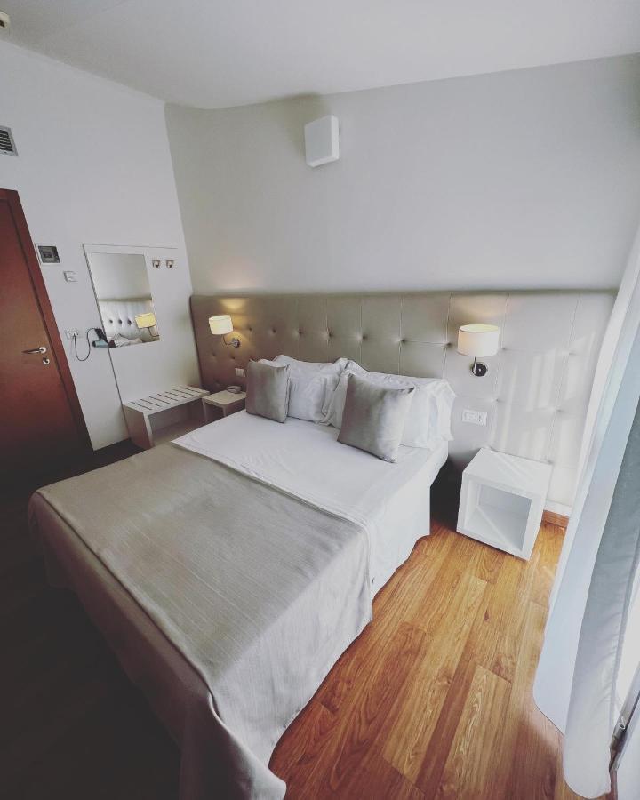 Hotel Ardea Риччоне Экстерьер фото